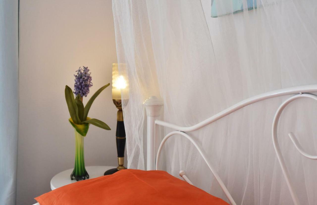 Apartamento Artist'S Lovely Nest Under The Shadow Of The Parthenon Atenas Exterior foto