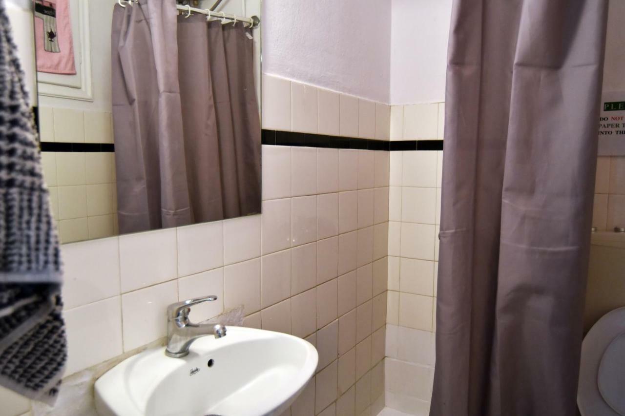 Apartamento Artist'S Lovely Nest Under The Shadow Of The Parthenon Atenas Exterior foto