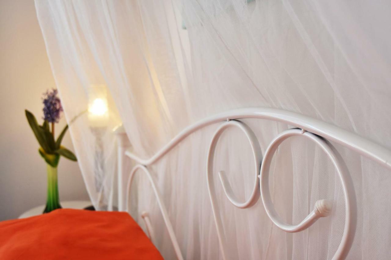 Apartamento Artist'S Lovely Nest Under The Shadow Of The Parthenon Atenas Exterior foto
