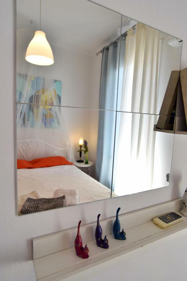 Apartamento Artist'S Lovely Nest Under The Shadow Of The Parthenon Atenas Exterior foto